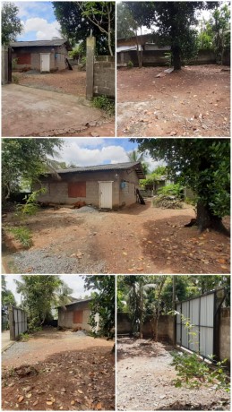 Land with A Small House - Kadawatha