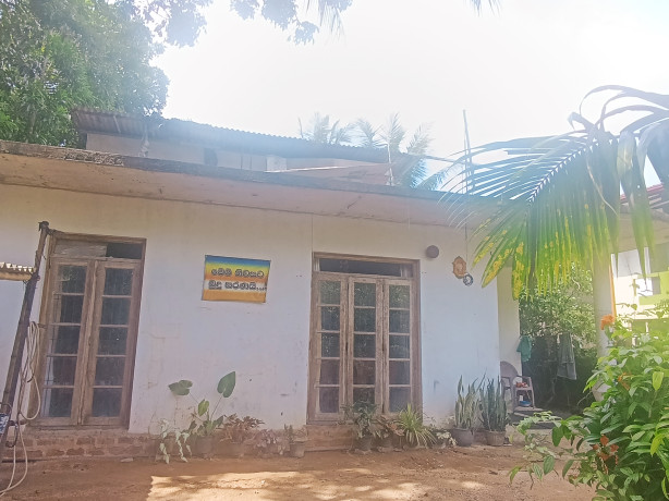 Home with a land Sale in maharagama